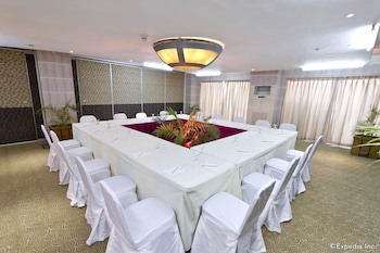 Crown Regency Suites & Residences - Mactan