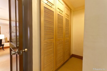 Crown Regency Suites & Residences - Mactan