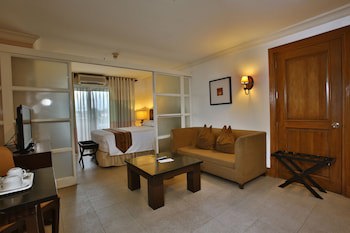 Crown Regency Suites & Residences - Mactan