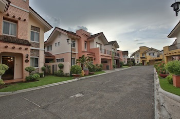 Crown Regency Suites & Residences - Mactan