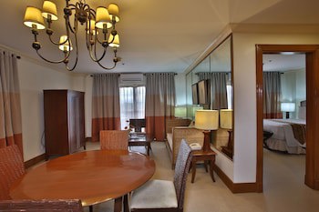 Crown Regency Suites & Residences - Mactan