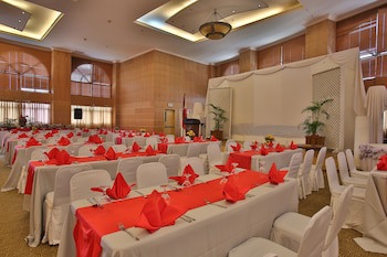Crown Regency Suites & Residences - Mactan