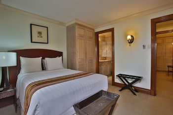 Crown Regency Suites & Residences - Mactan