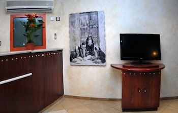 Al Liwan Suites