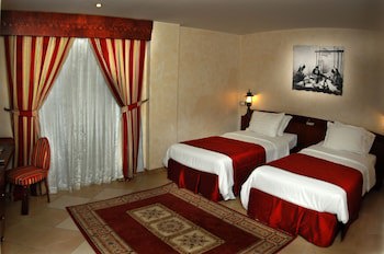 Al Liwan Suites