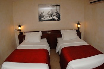 Al Liwan Suites