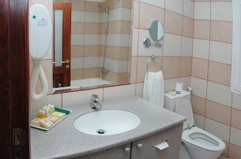 Al Liwan Suites