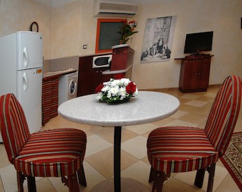 Al Liwan Suites