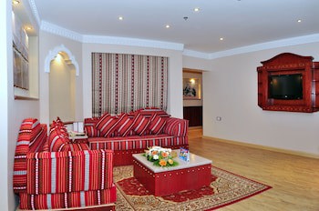 Al Liwan Suites