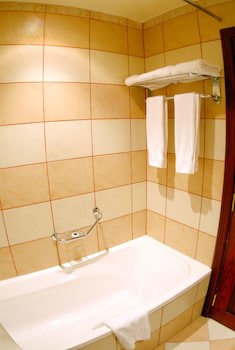 Al Liwan Suites