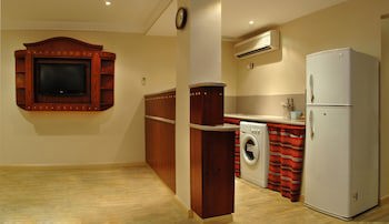 Al Liwan Suites