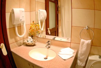 Al Liwan Suites