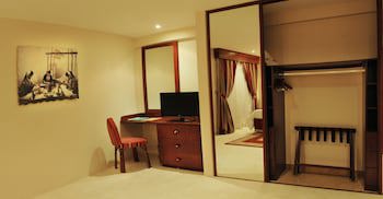 Al Liwan Suites