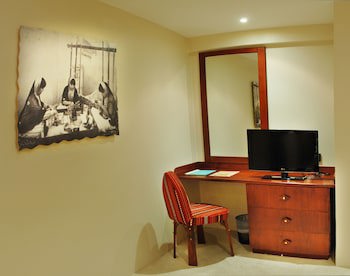 Al Liwan Suites