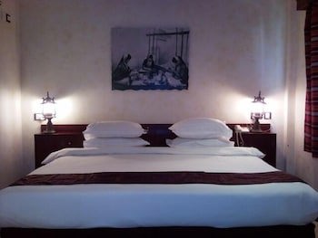 Al Liwan Suites