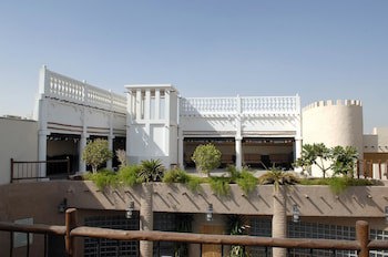 Al Liwan Suites