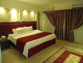 Al Liwan Suites