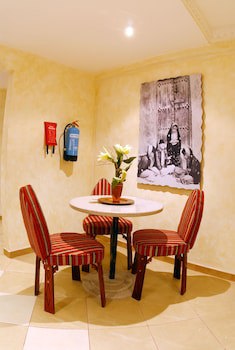 Al Liwan Suites