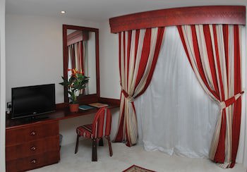Al Liwan Suites