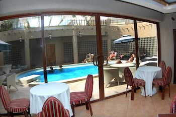 Al Liwan Suites
