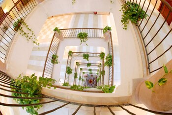 Al Liwan Suites