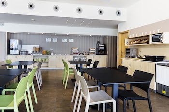 B&B Madrid Aeropuerto T1 T2 T3