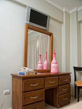Hotel Century Plaza