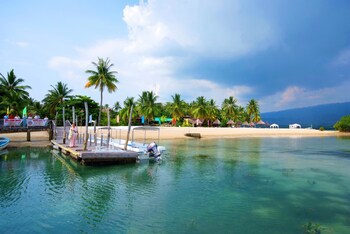 Badian Island Wellness Resort