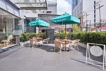 Adelphi Suites Bangkok
