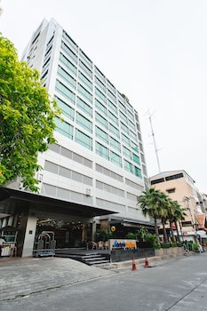 Adelphi Suites Bangkok