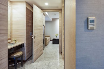 Adelphi Suites Bangkok