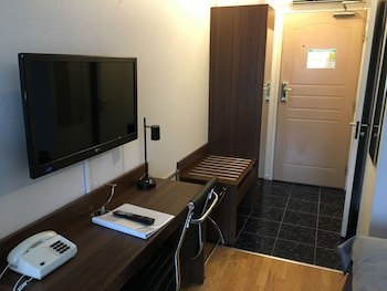 Apple Hotel