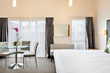 Best Western Newmarket Inn & Suites