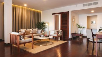 Amanjaya Pancam Suites Hotel