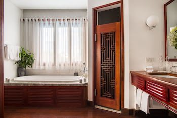 Amanjaya Pancam Suites Hotel