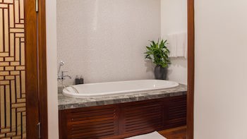 Amanjaya Pancam Suites Hotel