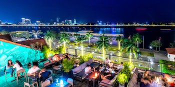 Amanjaya Pancam Suites Hotel