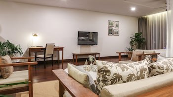 Amanjaya Pancam Suites Hotel