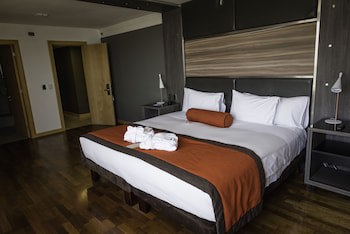 Boulevard Suites Hotel