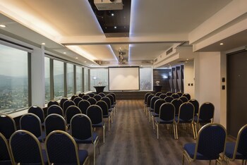 Boulevard Suites Hotel