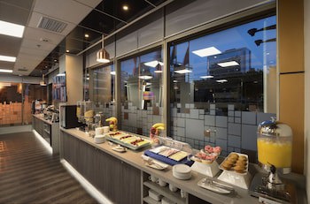 Boulevard Suites Hotel