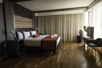 Boulevard Suites Hotel