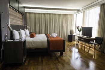 Boulevard Suites Hotel