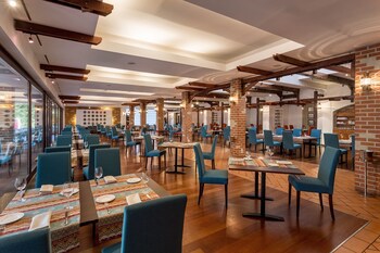 Ramada Plaza By Wyndham Bucharest Convention Center