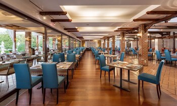Ramada Plaza By Wyndham Bucharest Convention Center