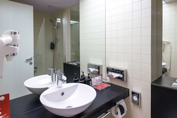 Ramada Plaza By Wyndham Bucharest Convention Center