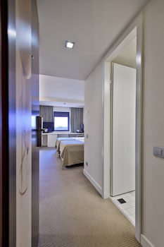 Ramada Plaza By Wyndham Bucharest Convention Center
