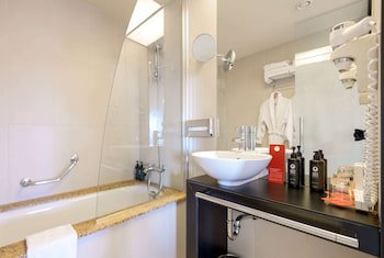 Ramada Plaza By Wyndham Bucharest Convention Center