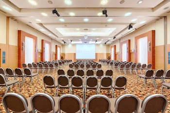 Ramada Plaza By Wyndham Bucharest Convention Center