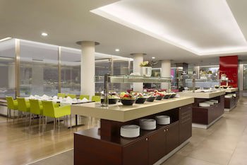 Ramada Plaza By Wyndham Bucharest Convention Center